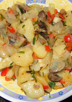 A picture of Stewed Potatoes with Mushrooms.
