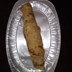 A picture of Anda paratha roll.