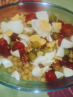 Una foto de Ensalada de garbanzos