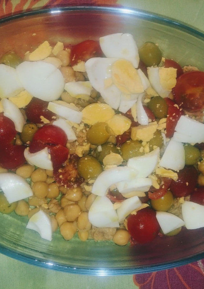 Una foto de Ensalada de garbanzos