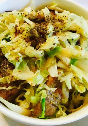 Hình của món Gan heo xào bắp cải bên này.