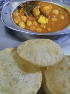 Aloo channa paneer masala for poori செய்முறை முக்கிய புகைப்படம்