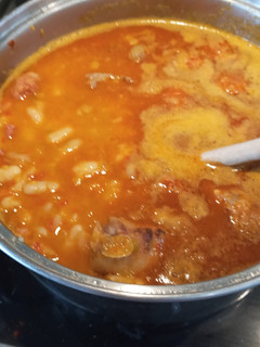 Foto principal de Alubias blancas con patita de cordero asada