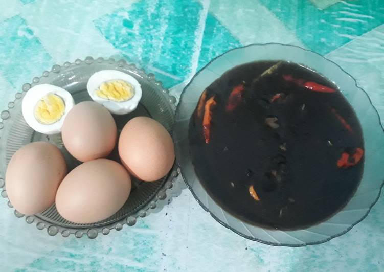 Telor petis.. teman makan lontong sayur/ ketupat lebaran ๐ถ๐ถ๐ถ