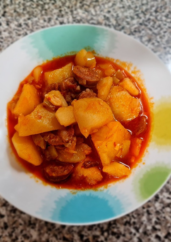 Una foto de Patatas a la riojana