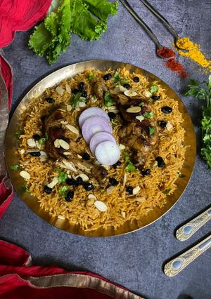 অ্যারাবিয়ান স্টাইল চিকেন বিরিয়ানি (Arabian chicken biryani recipe in Bengali) রেসিপির প্রধান ছবি
