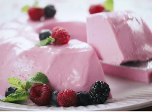 Foto de Gelatina de Leite Condensado e Frutos Vermelhos