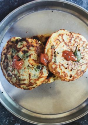 सूजी का हेल्थी नाश्ता(suji ka healthy nashta recipe in hindi) रेसिपी मुख्य फोटो