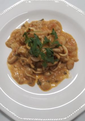 Una foto de Calamares con salsa de almendras