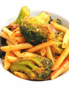Una foto de Pasta salteada con ternera y brócoli