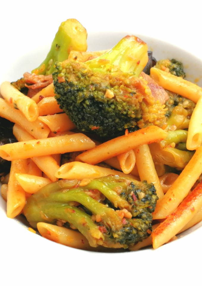 Una foto de Pasta salteada con ternera y brócoli