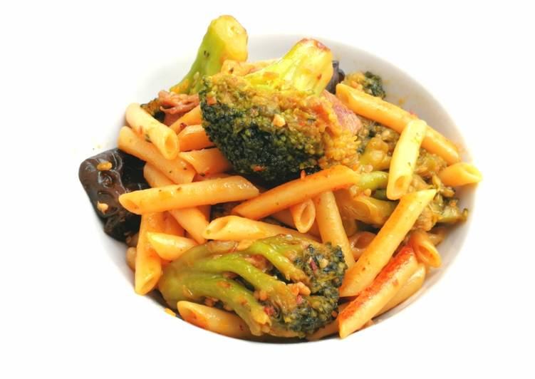 Pasta salteada con ternera y brócoli