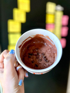 Una foto de Mousse de chocolate alto en proteína