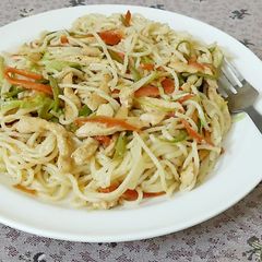 A picture of Chicken chow mein.