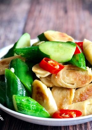 小黃瓜炒麵腸 / 家常菜 的食譜成品照片