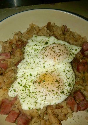 A picture of Spicy breakfast skillet.