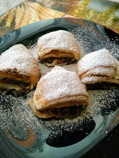 Nutellával töltött leveles tészta recept fotója