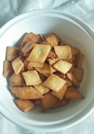 શક્કરપારા (Shakkarpara Recipe In Gujarati) રેસીપી મુખ્ય ફોટો