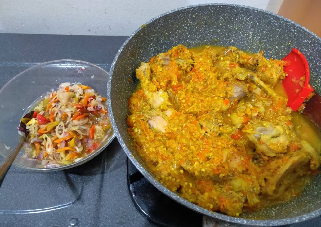 Kaldu ayam dan sambal matah