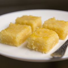 A picture of Lemon Brownies.