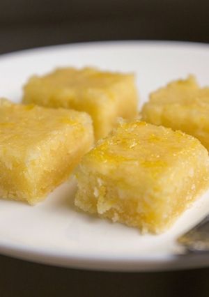 A picture of Lemon Brownies.