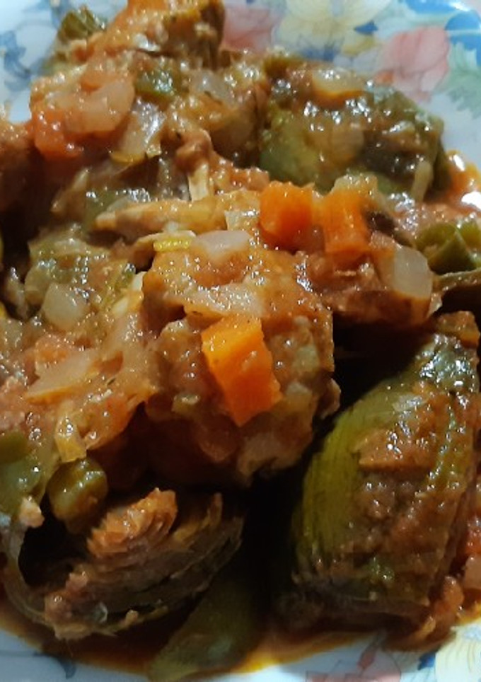 Una foto de Pollo guisado con alcachofas