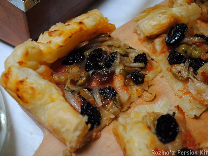 Easy Steps Make Recipes Puff pastry pizza with Raisins &amp;amp; bell pepper the Can Spoil the Tongue Tasty.