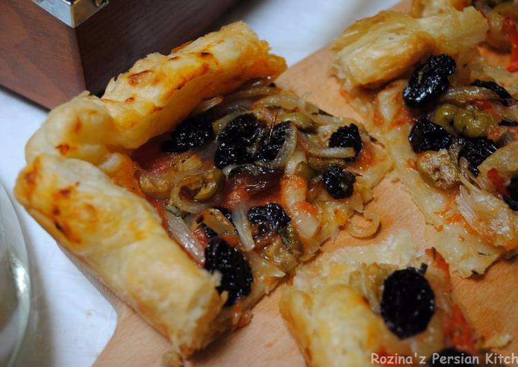 Recipe of Perfect Puff pastry pizza with Raisins &amp; bell pepper