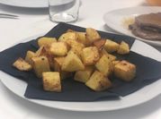 Una foto de aderezos para papa fritas