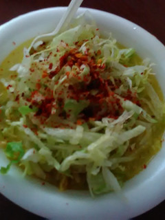 Una foto de Pozole blanco de pollo