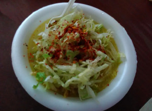 Una foto de Pozole blanco de pollo