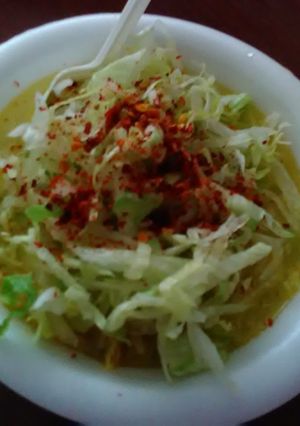 Una foto de Pozole blanco de pollo
