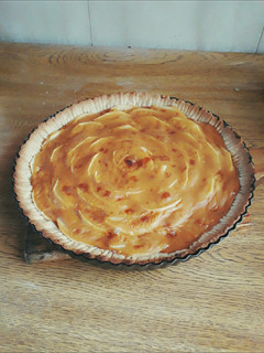 Una foto de Kuchen de manzanas con crema y dulce de leche 🍎
