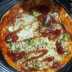 Vegetable pizza A picture of Vegetable pizza.