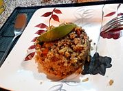 Una foto de salsa para pollo frito facil