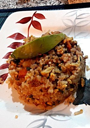 Una foto de Arroz frito con Pollo (Estilo chino)