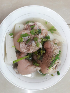 Hình của món Giò heo hầm củ cải.