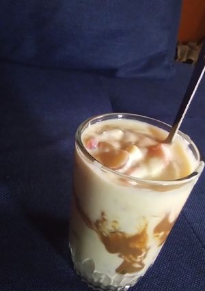 A picture of Creamy fruit yogo.