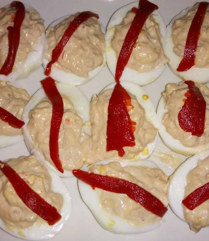 Foto principal de Huevos rellenos con salsa rosa