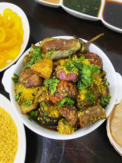 ઊંધિયું (Undhiyu Recipe In Gujarati) રેસીપી મુખ્ય ફોટો