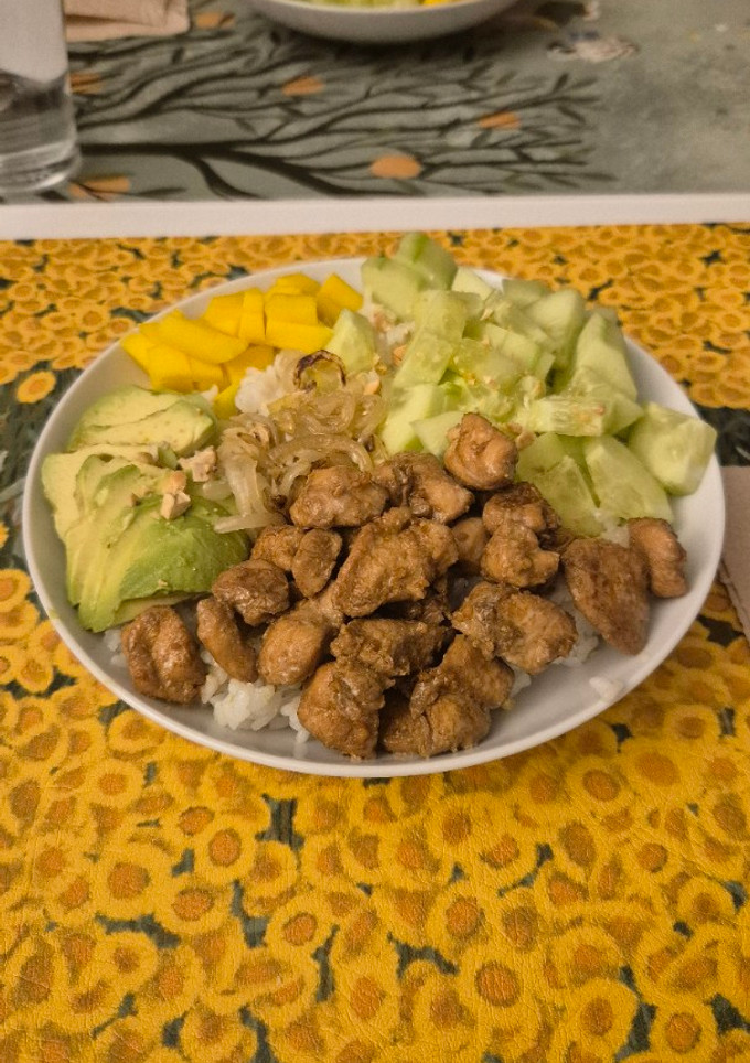 Una foto de Bowl de pollo