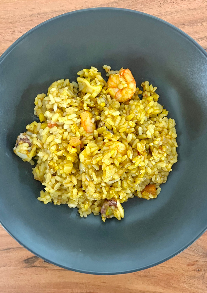 Una foto de 🥘 Arroz con calamares 🦑