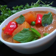 A picture of Restaurant style Red Thai Curry.