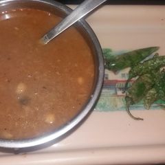 A picture of White chole.
