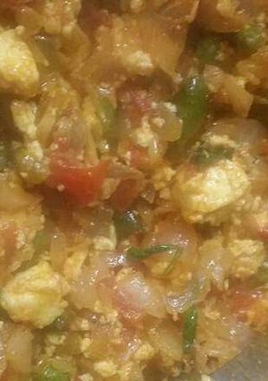A picture of Paneer Bhurji with Capsicum.