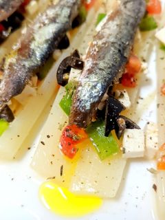 Una foto de Espárragos rellenos con anchoas