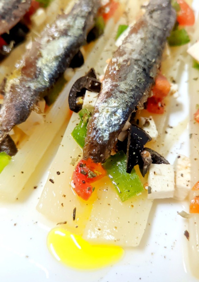 Una foto de Espárragos rellenos con anchoas