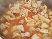 Una foto de salsa de callos