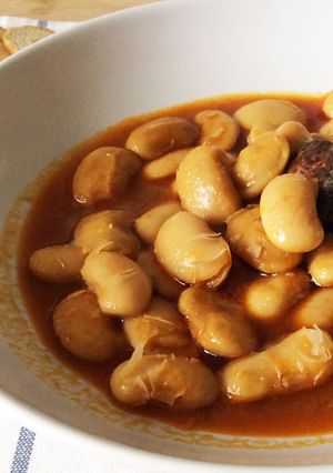 Una foto de Fabada asturiana con ibéricos del sur