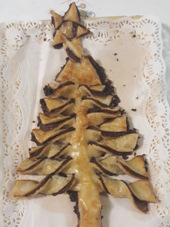 Una foto de Árbol de Navidad de hojaldre y chocolate